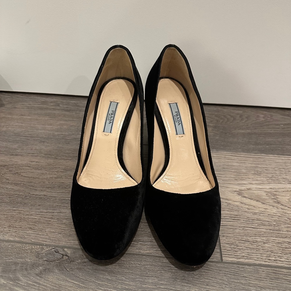 Prada Velvet Black Pumps Size 38.5